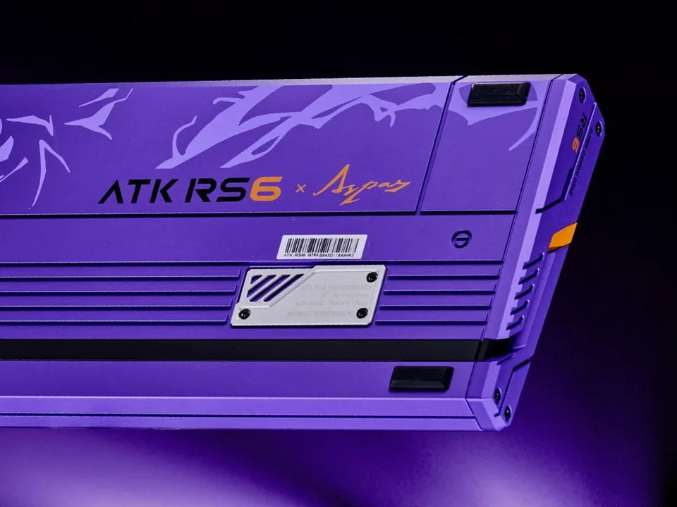 ATK × Aspas RS6 Ultra: Laterais removíveis